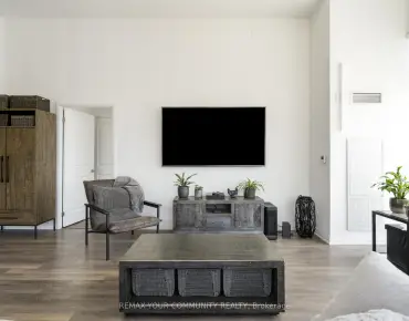 
            #1012-99 Eagle Rock Way Rural Vaughan 2睡房3卫生间1车位, 出售价格699000.00加元                    