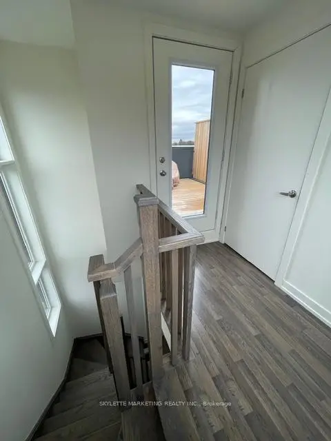Richmond Hill 共管镇屋