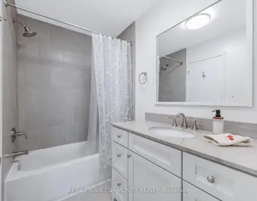 97 Poplar Cres Aurora Highlands 4睡房2卫生间2车位, 出售价格689000.00加元