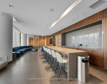 
            #3006-950 Portage Pkwy Vaughan Corporate Centre 2睡房2卫生间1车位, 出售价格650000.00加元                    
