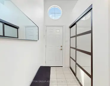 #48-52 Brandy Lane Way Central Newmarket 3睡房3卫生间2车位, 出售价格699000.00加元