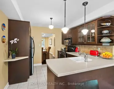 
            84 Confederation Way Thornhill 3睡房3卫生间2车位, 出售价格898000.00加元                    