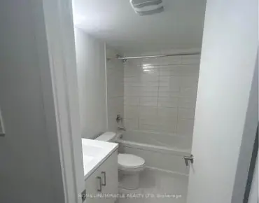 #81-39 Honeycrisp Cres Vaughan Corporate Centre 2 beds 3 baths 1 garage 749999.00