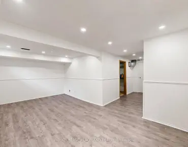 
            3 New Port Way Thornhill 3睡房3卫生间2车位, 出售价格799000.00加元                    