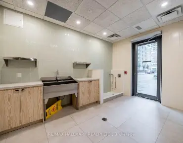 #1706-8960 Jane St Vellore Village 1睡房2卫生间1车位, 出售价格489000.00加元