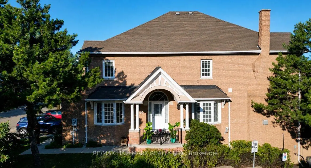 Richmond Hill 共管镇屋