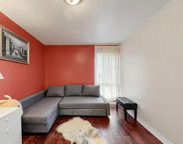 #44-121 Poplar Cres Aurora Highlands 3 beds 2 baths 2 garage 710000.00