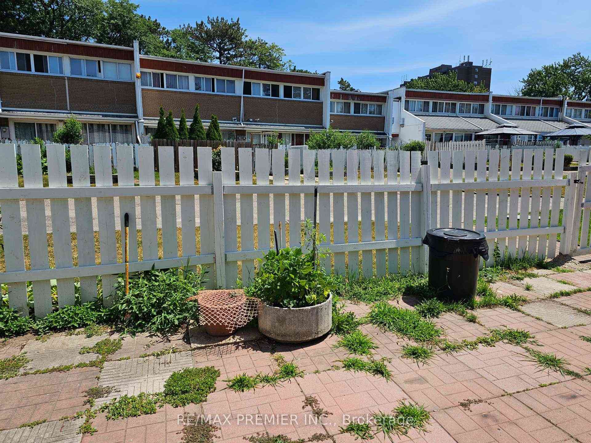 Toronto 共管镇屋