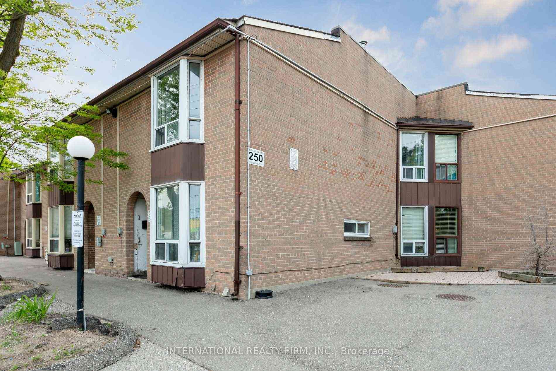 Toronto 共管镇屋