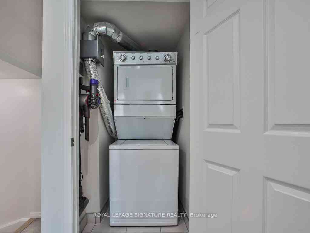 Toronto 共管镇屋