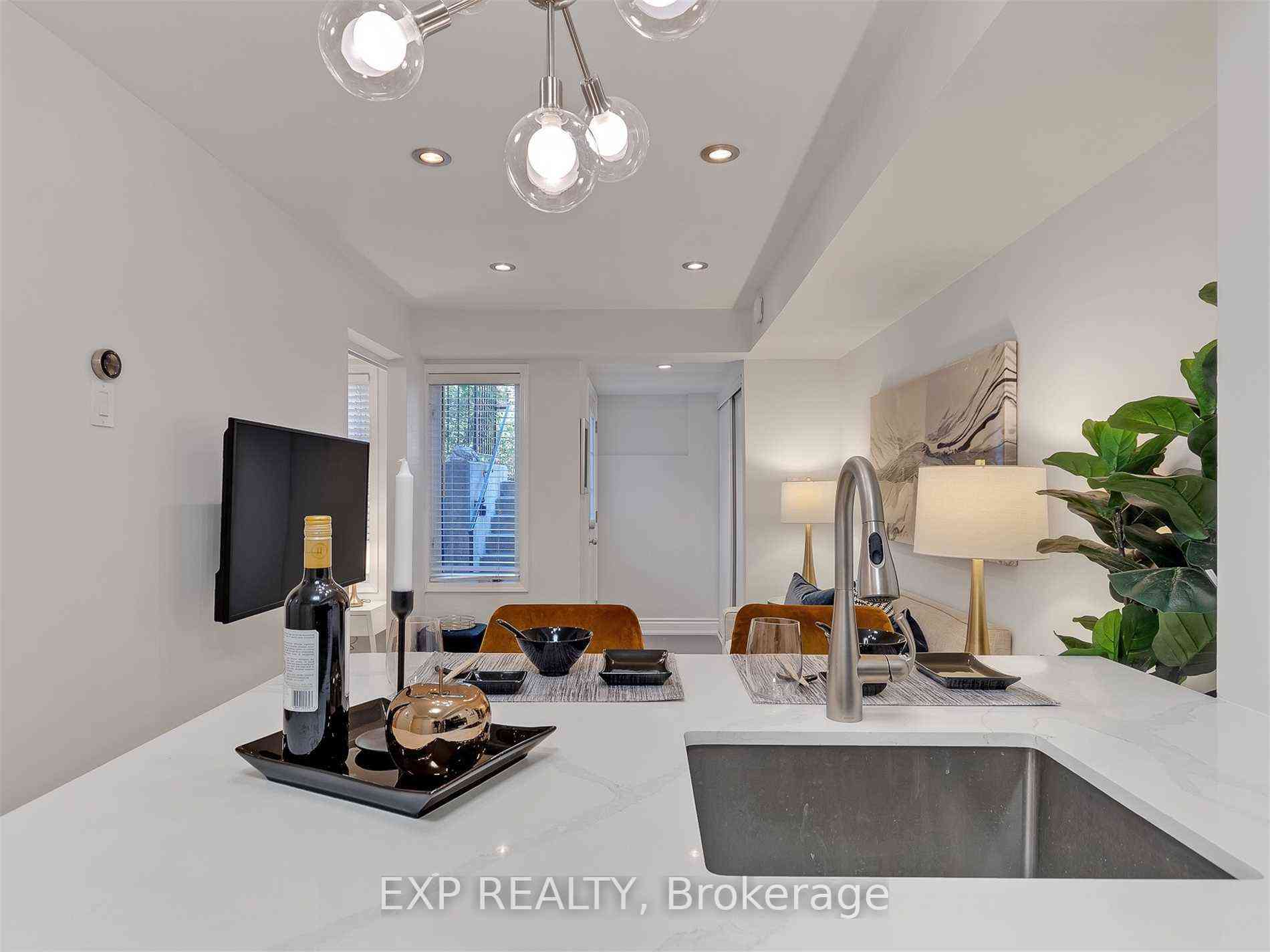 Toronto condo townhouses