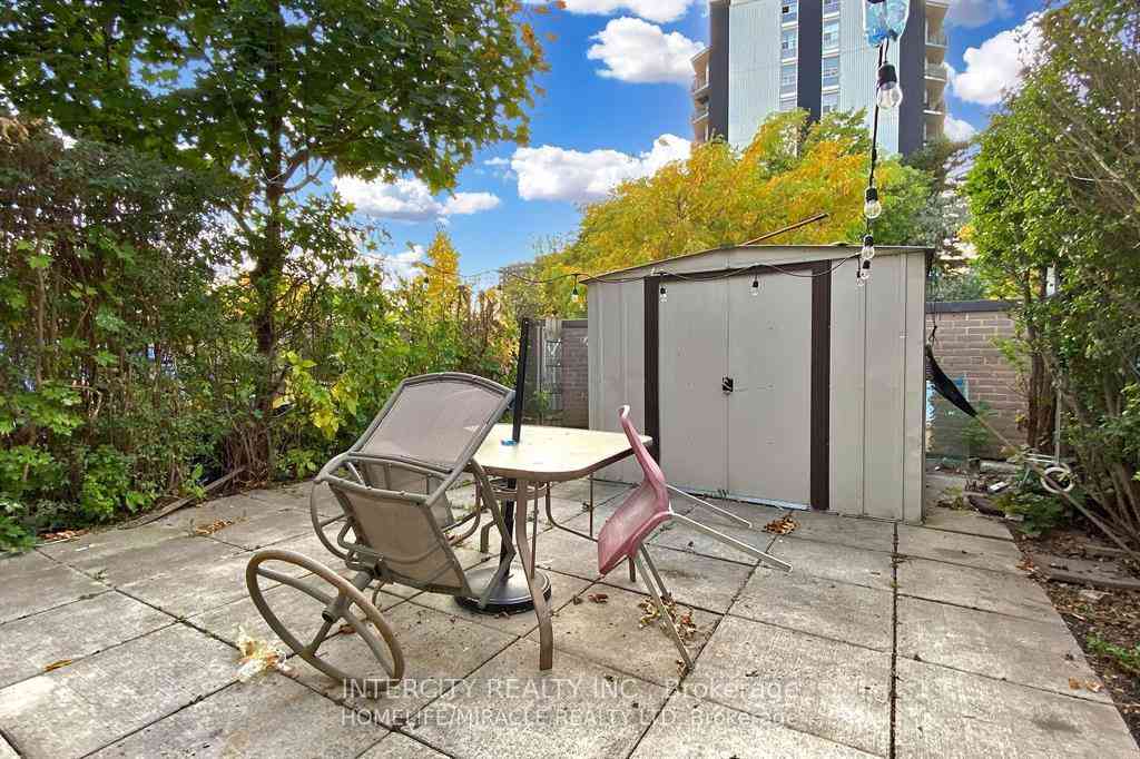 Toronto 共管镇屋