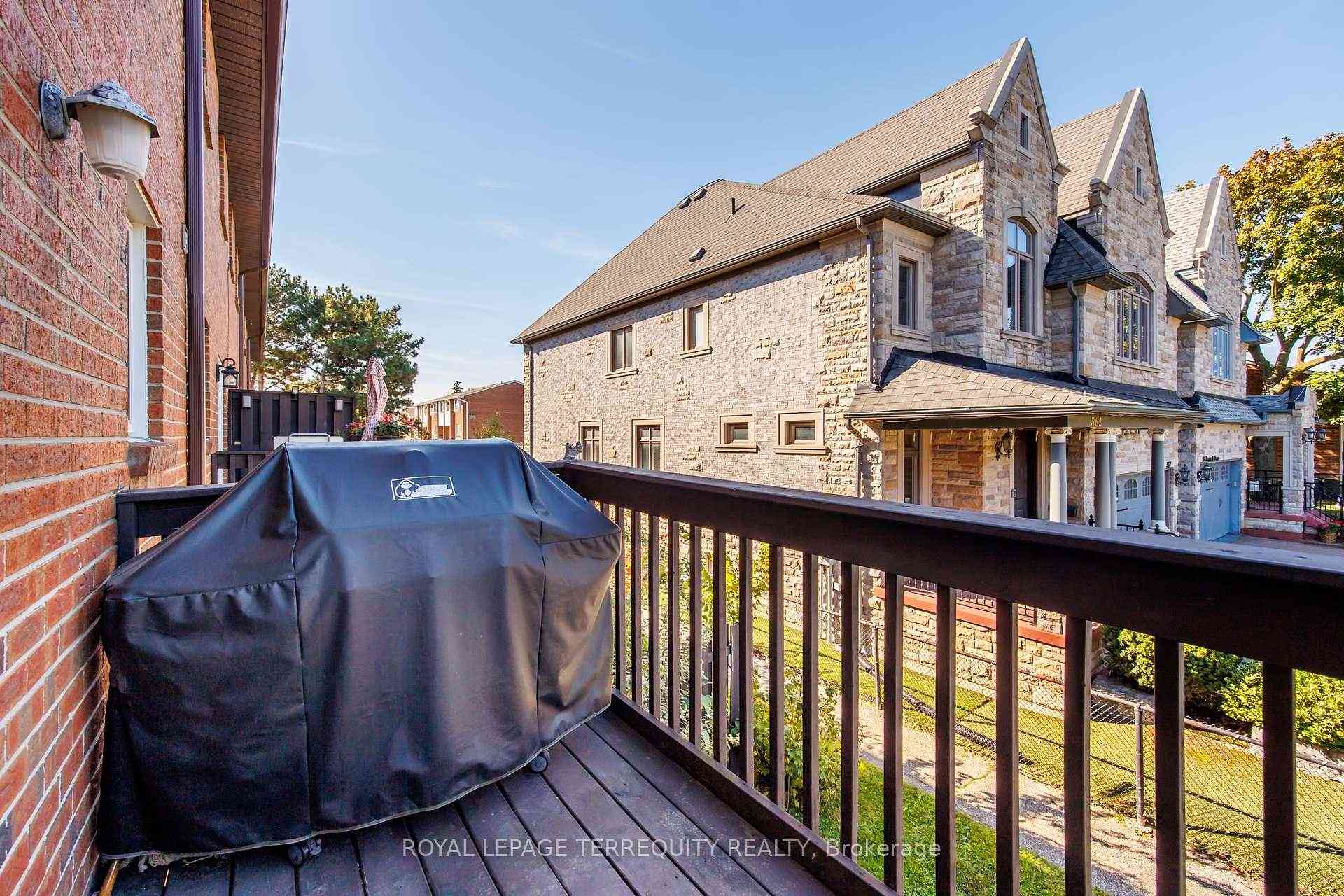 Toronto 共管镇屋