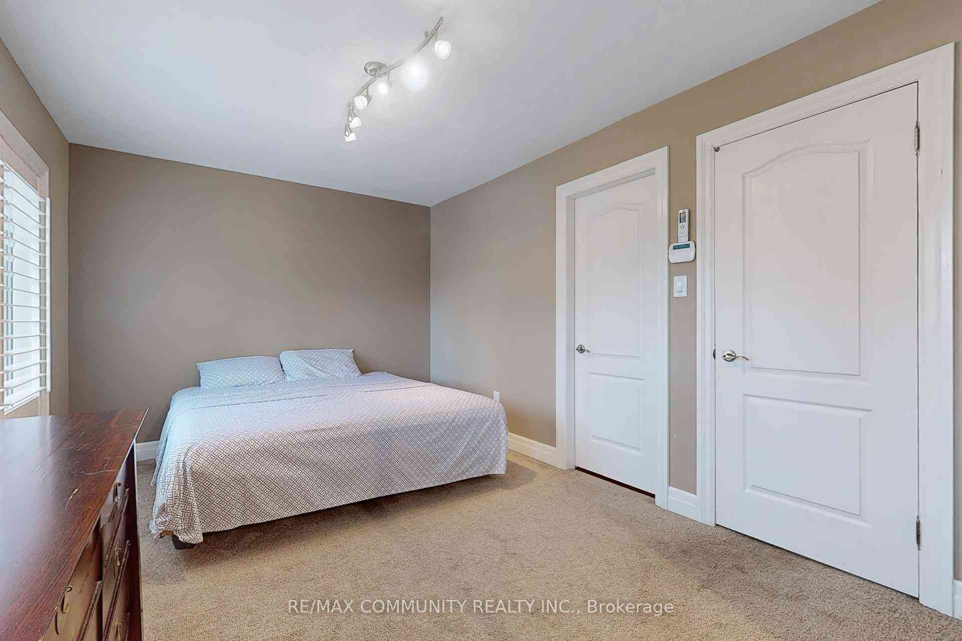 Toronto 共管镇屋