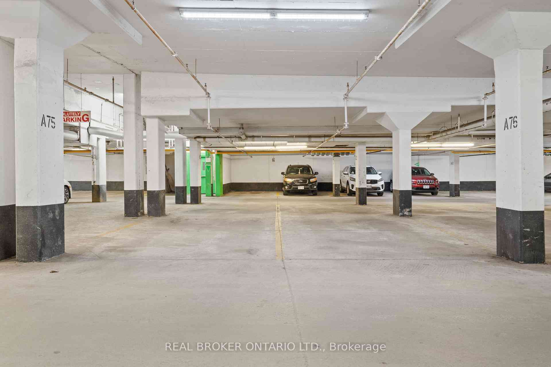 Toronto 共管镇屋