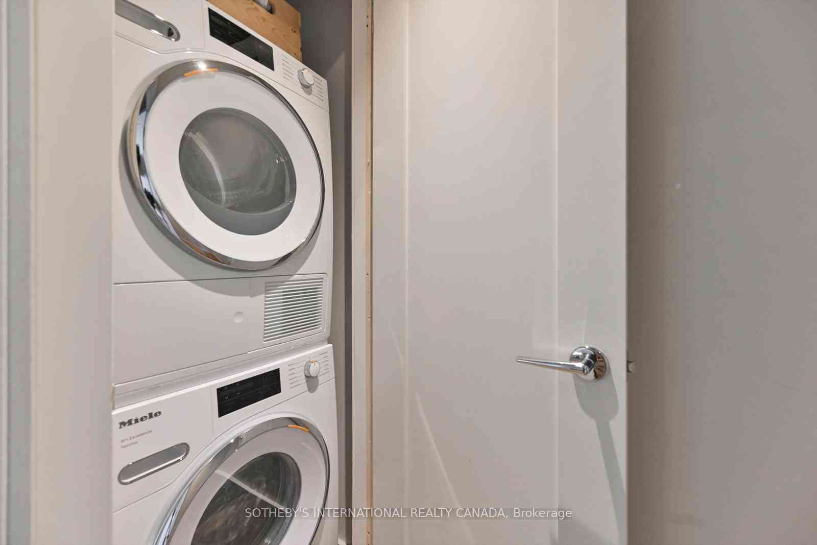 Toronto 共管镇屋