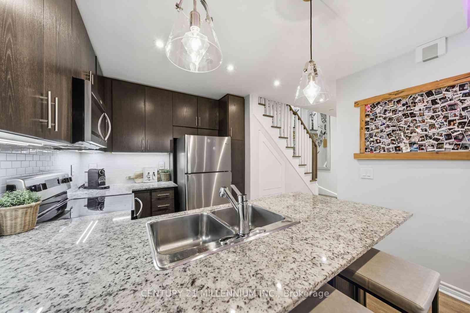 Toronto condo townhouses