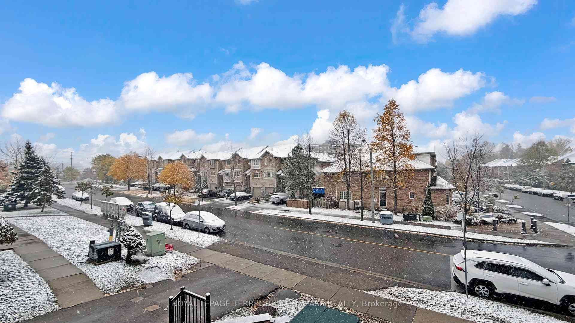 Toronto 共管镇屋