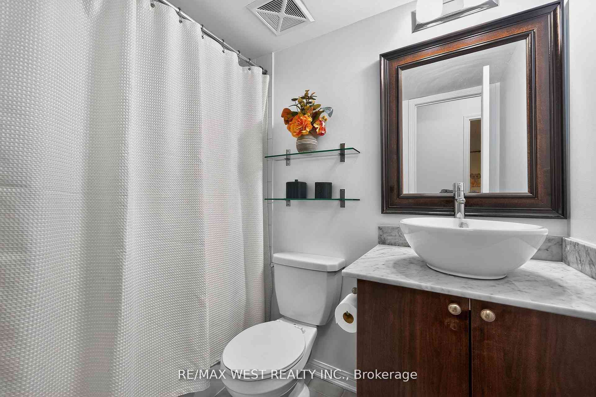 Toronto 共管镇屋