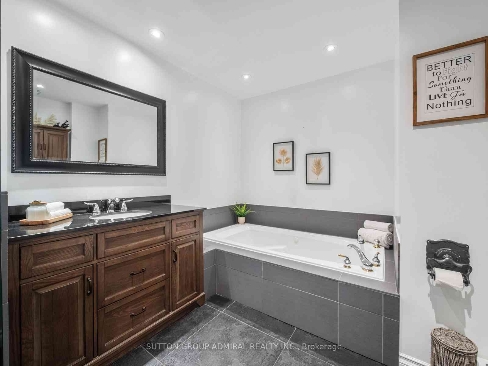 Toronto 共管镇屋