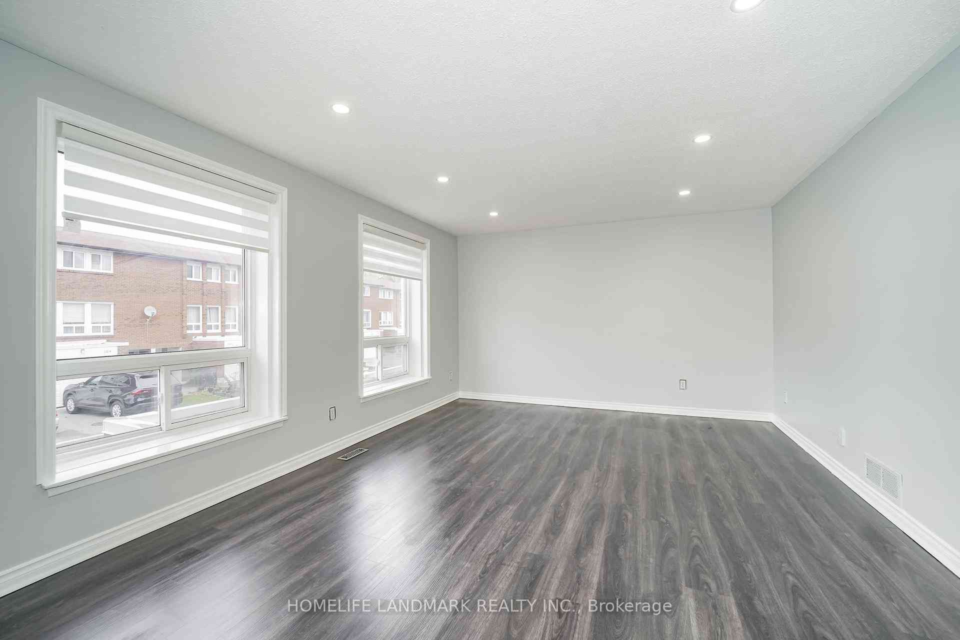 Toronto 共管镇屋