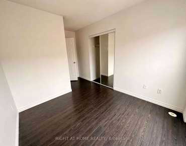 
            4975 Southampton Dr Churchill Meadows 3睡房3卫生间1车位, 出售价格749000.00加元                    