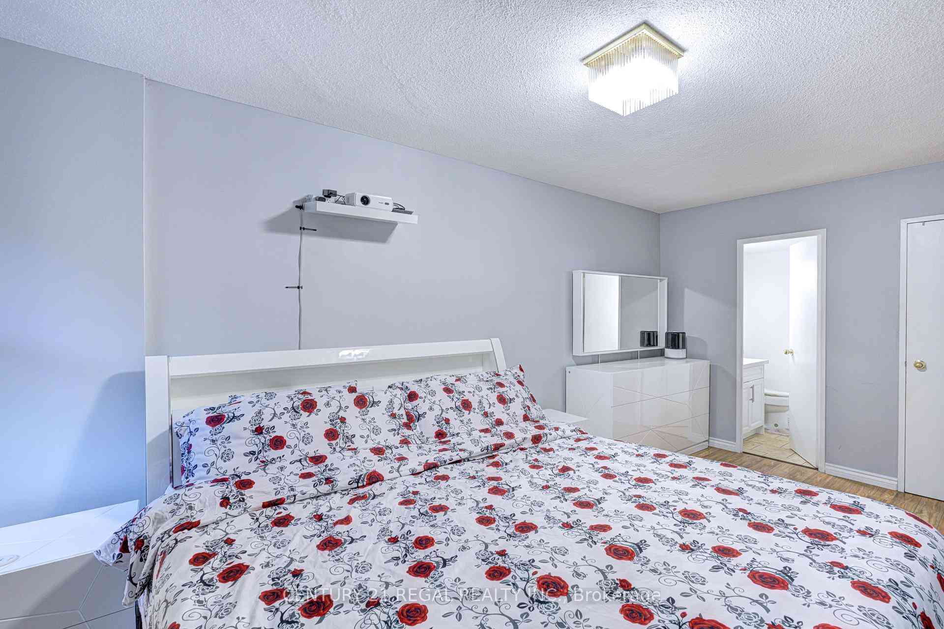 Toronto 共管镇屋