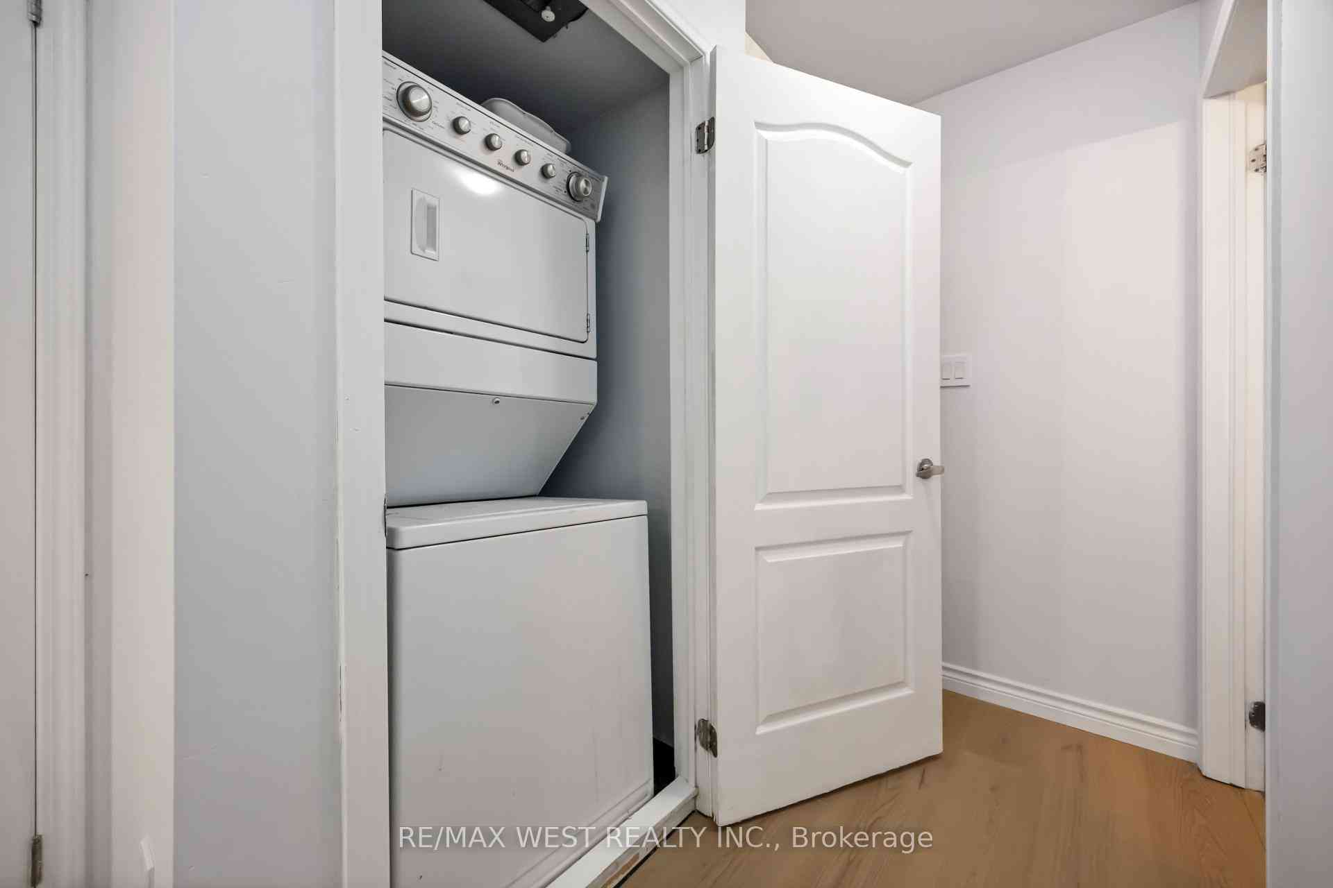 Toronto 共管镇屋