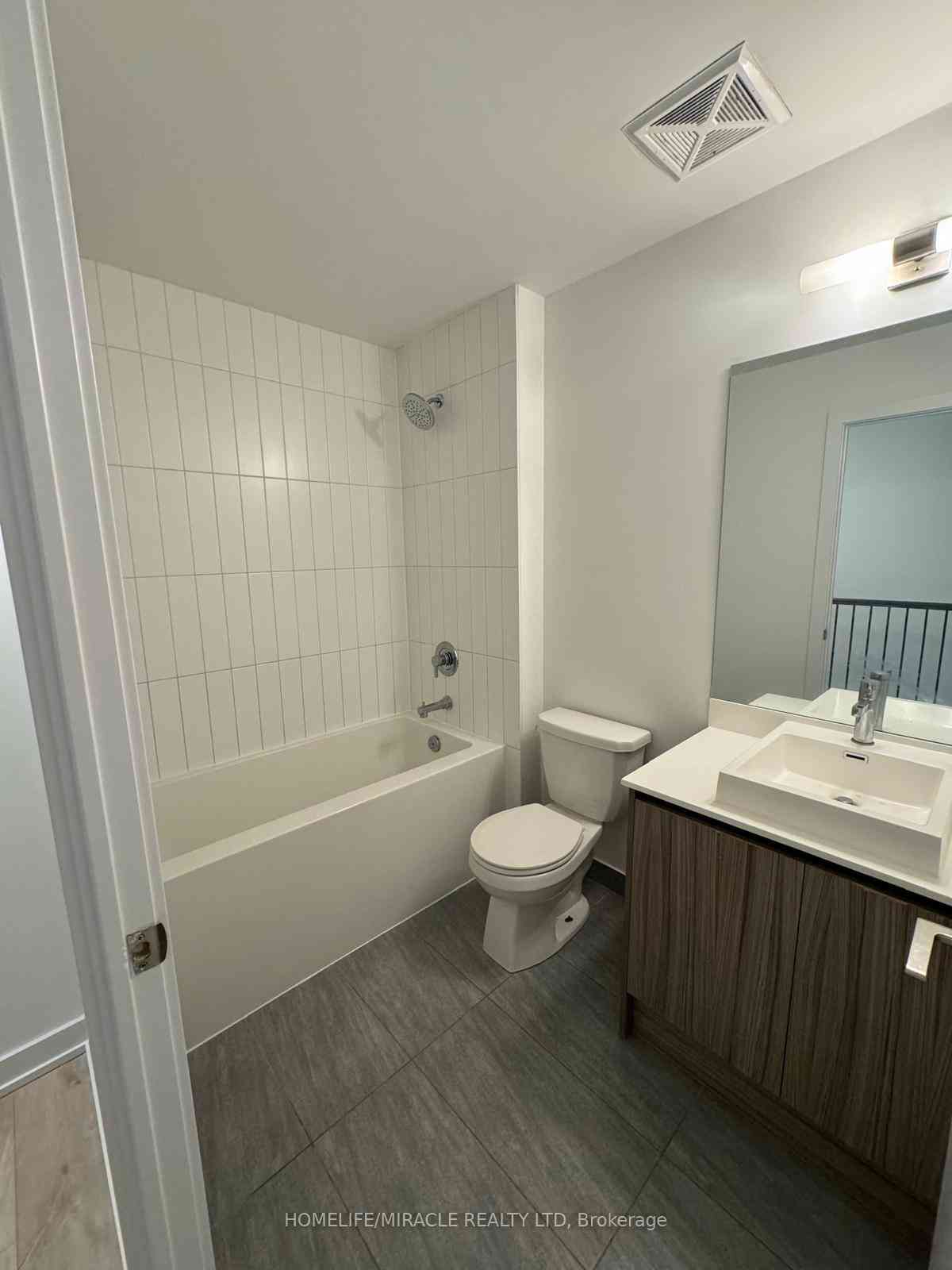 Toronto 共管镇屋