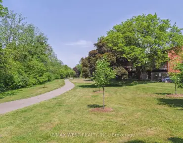 
#2-52 Old Burnhamthorpe Rd Eringate-Centennial-West Deane 3 beds 3 baths 1 garage 700000.00        