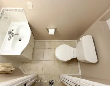 
            #11-444 Silverstone Dr West Humber-Clairville 3睡房3卫生间1车位, 出售价格645000.00加元                    