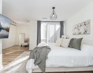 #326B-364 The East Mall N/A Islington-City Centre West 3睡房3卫生间1车位, 出售价格688000.00加元