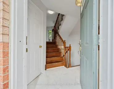 
#15-5031 East Mill Rd East Credit 3 beds 3 baths 2 garage 775000.00        