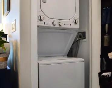 ##402-160 Flemington Rd Yorkdale-Glen Park 2 beds 2 baths 2 garage 609000.00