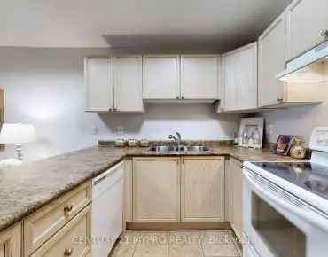 #11-38 Gibson Ave Weston 2 beds 2 baths 1 garage 518000.00