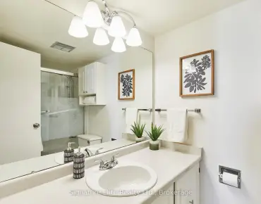 
            #E8-296 Mill Rd Markland Wood 3睡房3卫生间2车位, 出售价格709000.00加元                    