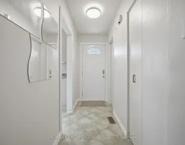 #106-701 Burnhamthorpe Rd Markland Wood 3 beds 2 baths 1 garage 840000.00
