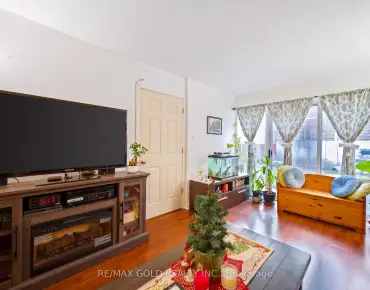 
#2-30 Sentinel Rd York University Heights 3 beds 2 baths 2 garage 745000.00        