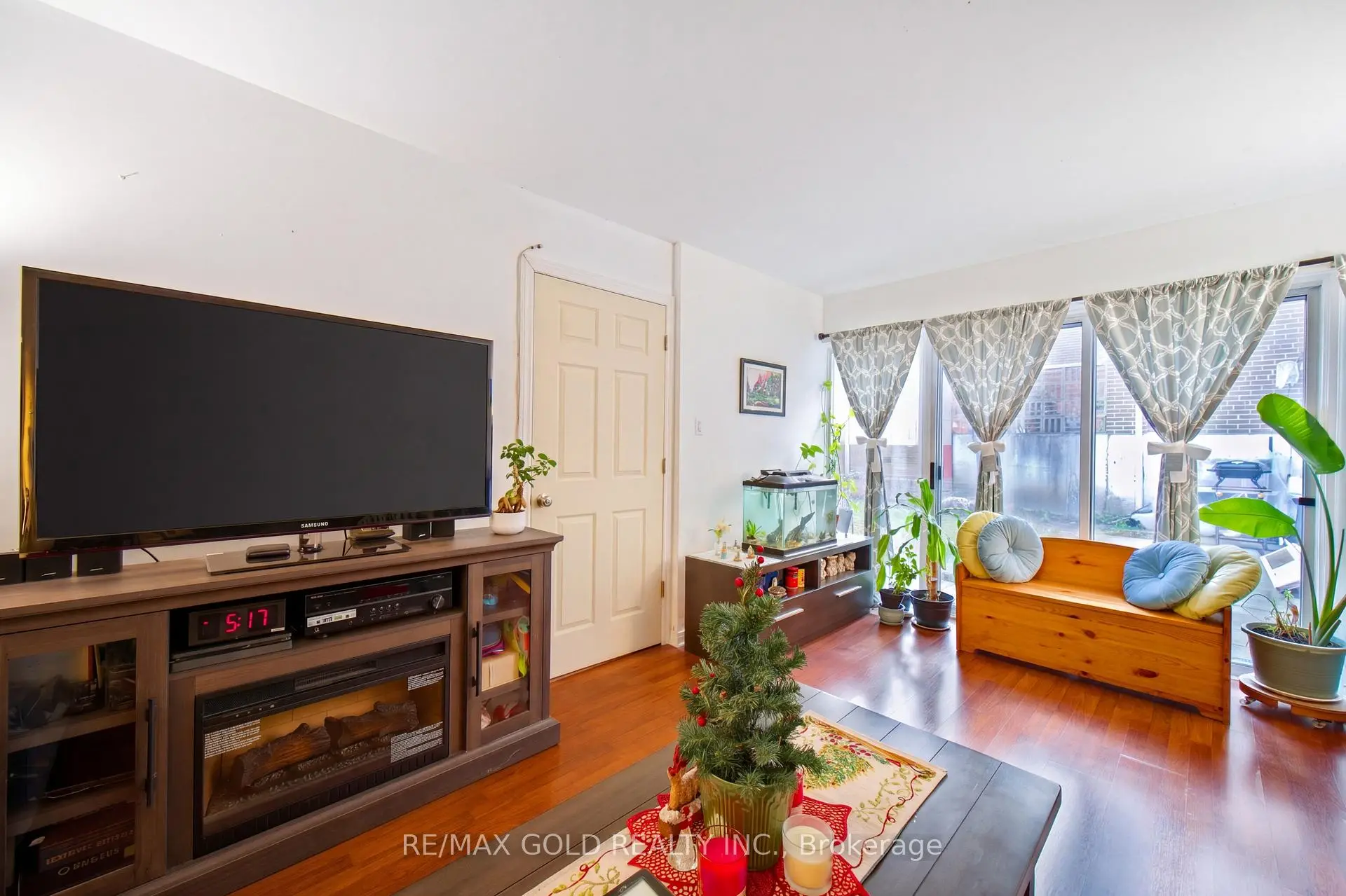 Toronto 共管镇屋