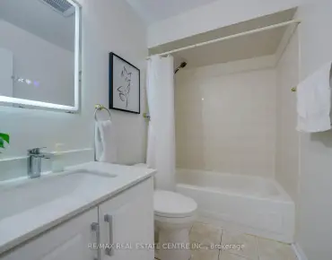 #18-1525 South Parade Crt East Credit 3 beds 3 baths 2 garage 725000.00