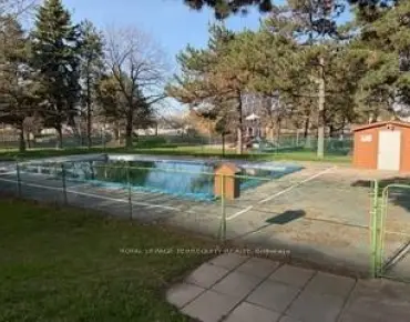 
            #715-451 The West Mall N/A Etobicoke West Mall 2睡房1卫生间1车位, 出售价格449000.00加元                    