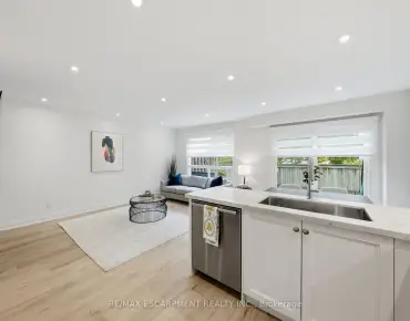 #17-3079 Fifth Line W Erin Mills 2 beds 3 baths 3 garage 699000.00