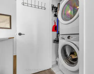 
#411-60 George Butchart Dr Downsview-Roding-CFB 1 beds 2 baths 1 garage 499000.00        