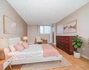 #1209-260 Scarlett Rd Rockcliffe-Smythe 2 beds 1 baths 1 garage 575000.00