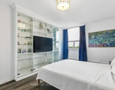 
            #807-451 The West Mall N/A Etobicoke West Mall 2睡房1卫生间1车位, 出售价格650500.00加元                    