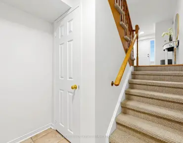
            #11-1575 South Parade Crt East Credit 3睡房3卫生间2车位, 出售价格828000.00加元                    