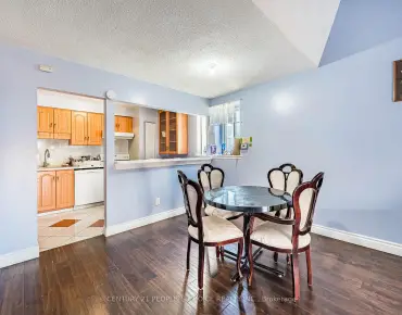 
            #2-242 John Garland Blvd West Humber-Clairville 3睡房3卫生间1车位, 出售价格599000.00加元                    