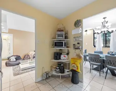 
#126-2645 Jane St Glenfield-Jane Heights 4 beds 3 baths 3 garage 599900.00        