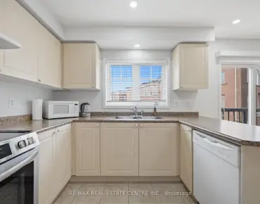 
            #61-375 Cook Rd York University Heights 3睡房2卫生间2车位, 出售价格789900.00加元                    