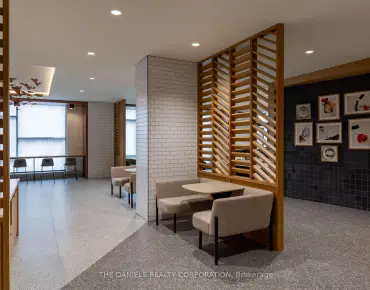 
            #2401-2495 Eglinton Ave E Central Erin Mills 1睡房1卫生间车位, 出售价格363400.00加元                    